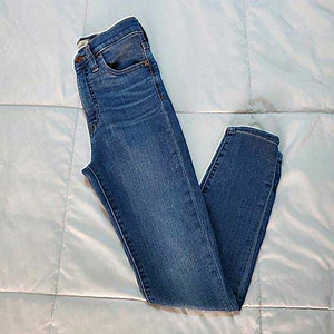 Women's Madewell jeans. Size p24.‎ Like new. 11" Roadtripper skinny. Med